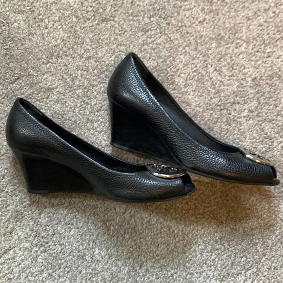 Tory Burch Women's Sally Wedge Pumps in Black | Size: 8 - Picture 2 of 6